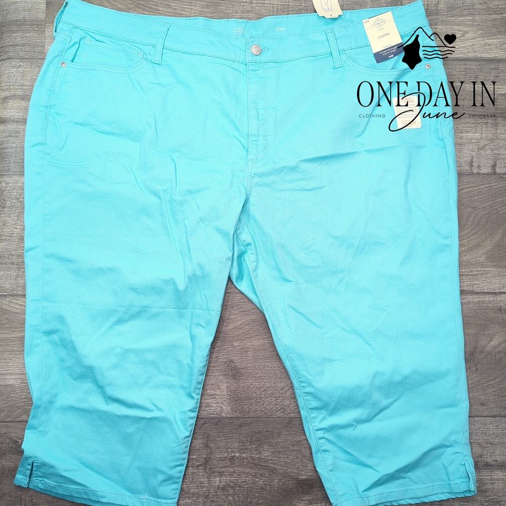 St. John's Bay Plus Size Mid Rise Capri Pants Size 24W